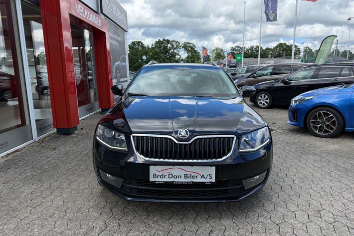Sort Skoda Octavia fra 2017