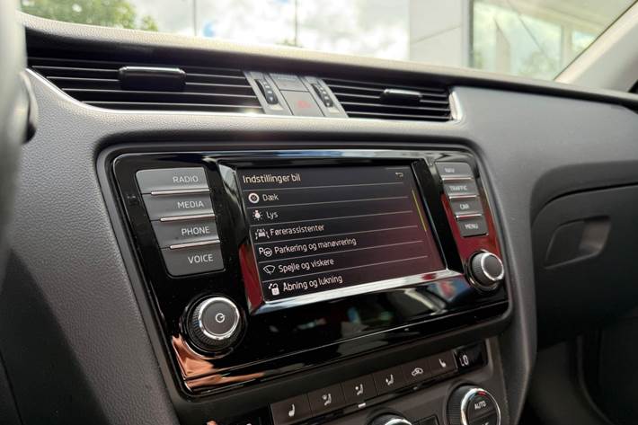 Sort Skoda Octavia fra 2017