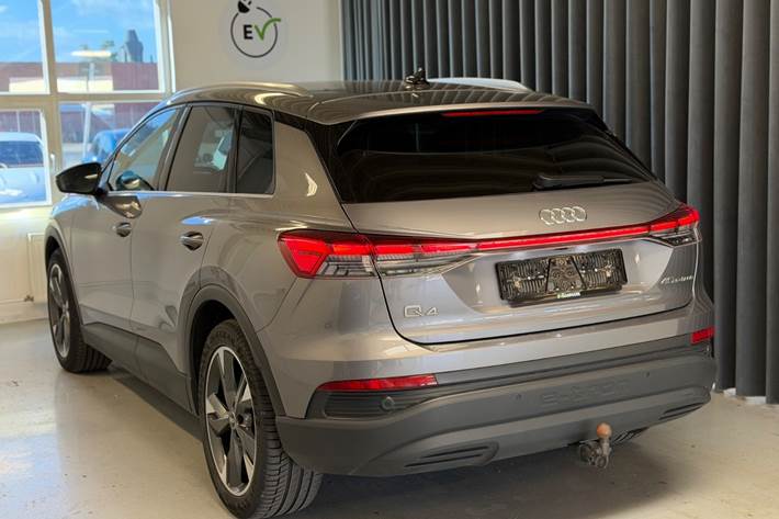 Grå Audi Q4 e-tron fra 2024