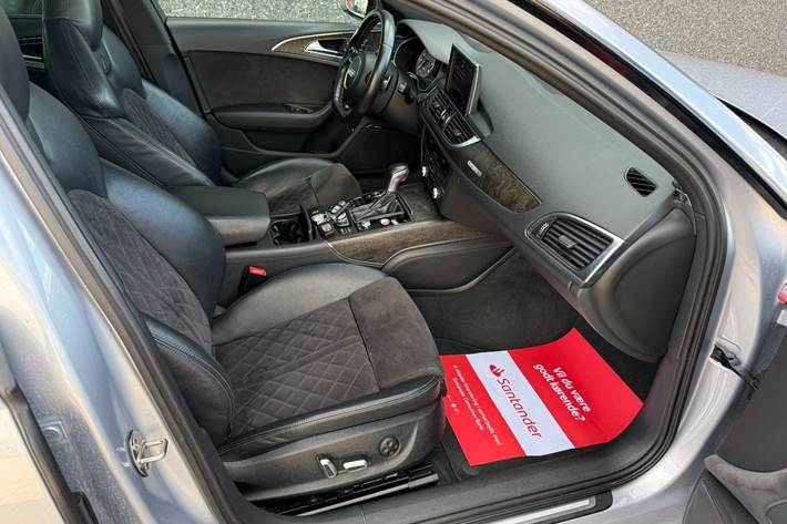 Sølv Audi S6 fra 2017