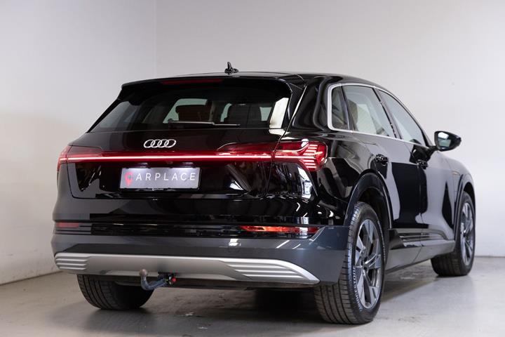Sort Audi e-tron fra 2022