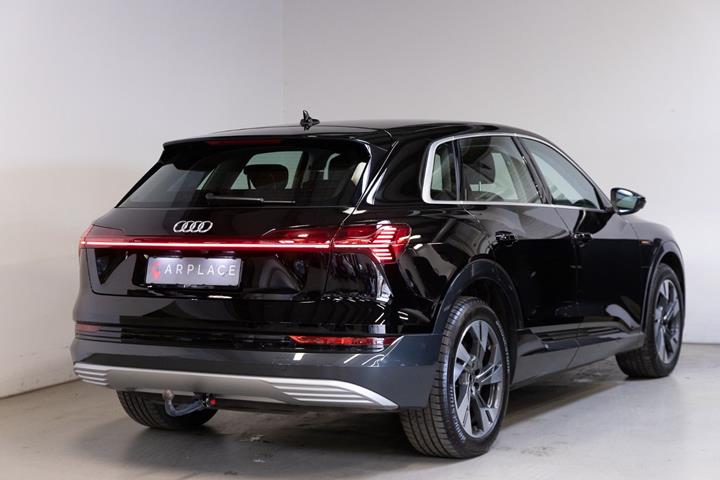 Sort Audi e-tron fra 2022