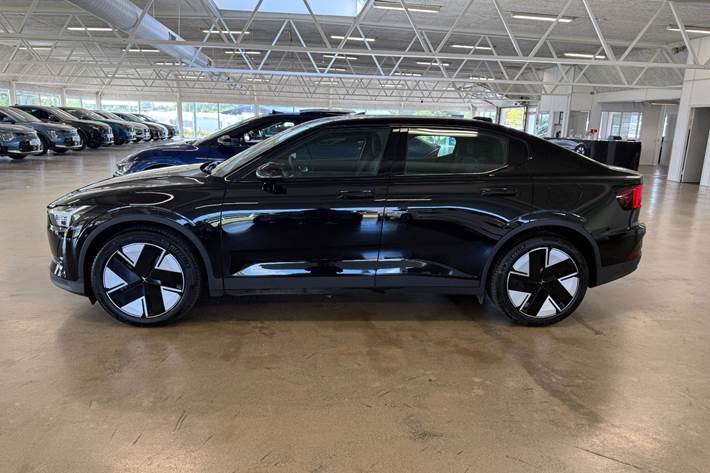 Sort Polestar 2 fra 2025