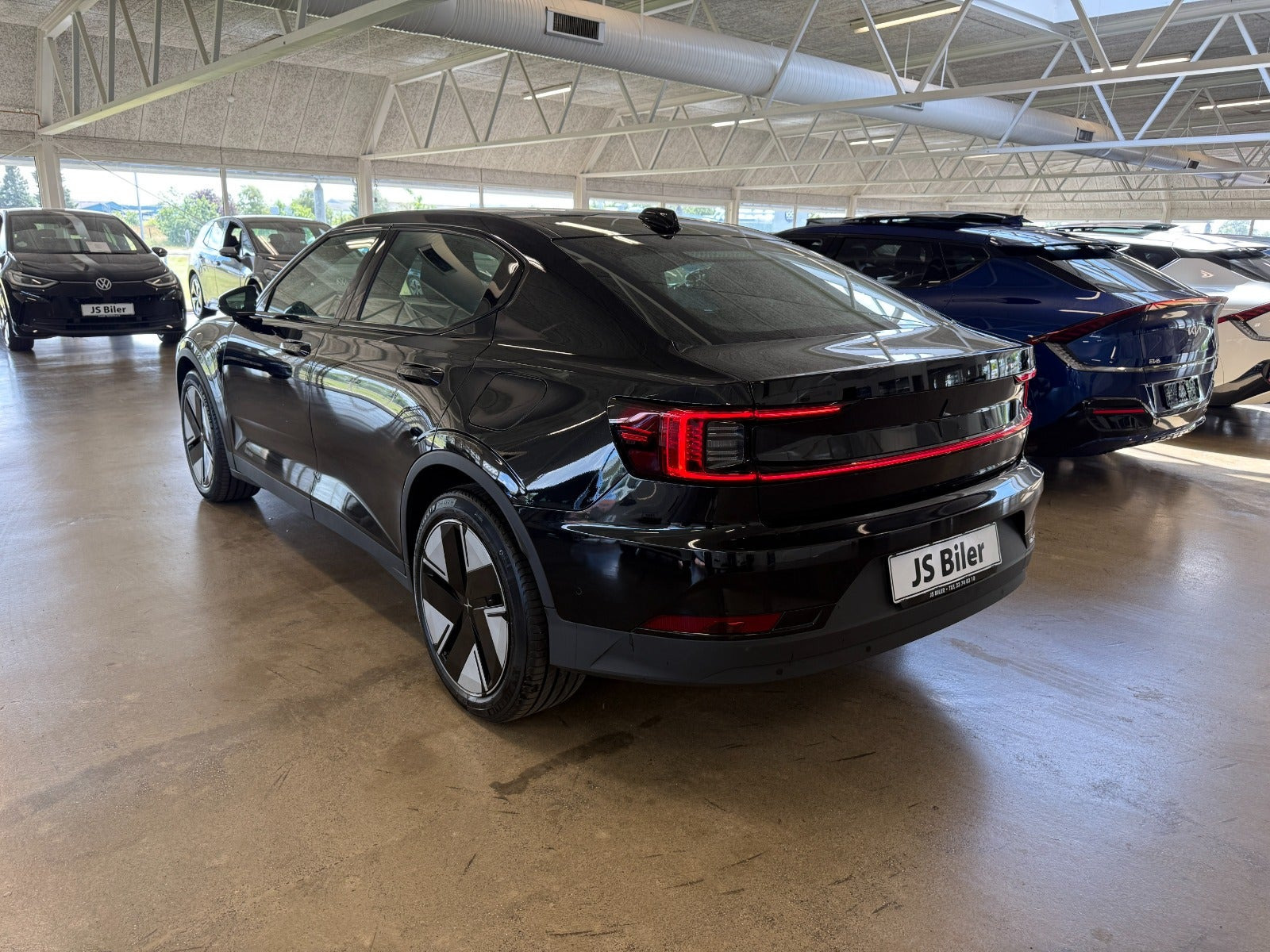 Sort Polestar 2 fra 2025