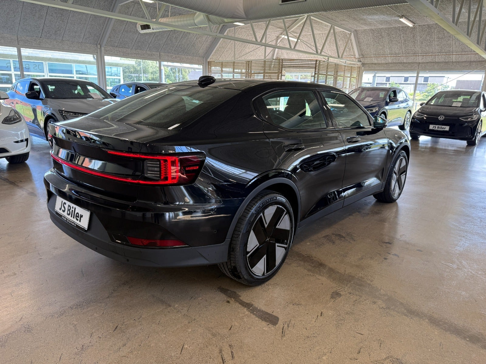Sort Polestar 2 fra 2025