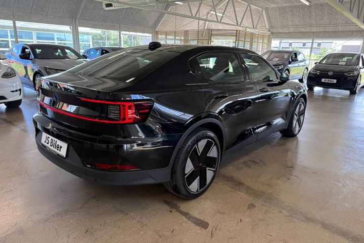 Sort Polestar 2 fra 2025