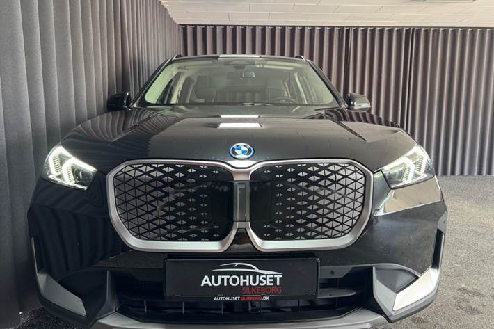 Sort BMW iX1 fra 2025