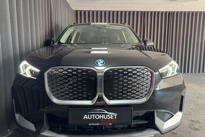 Sort BMW iX1 fra 2025