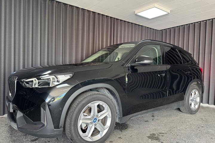 Sort BMW iX1 fra 2025