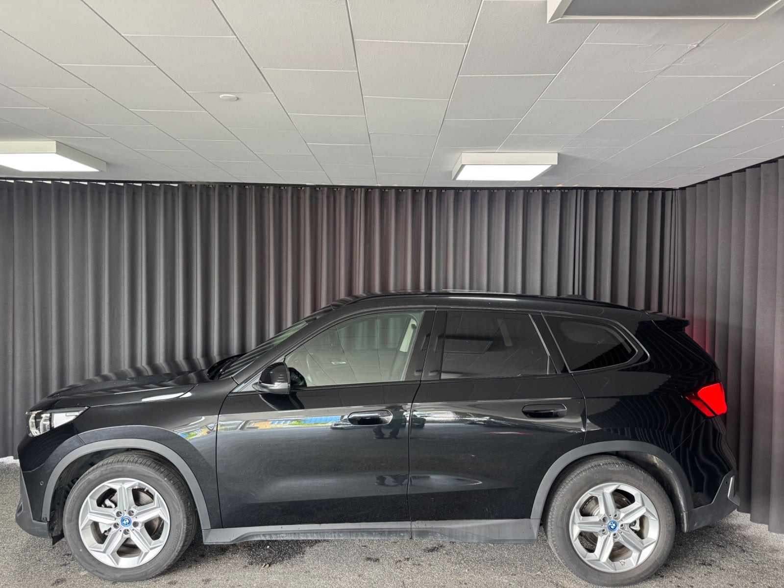 Sort BMW iX1 fra 2025