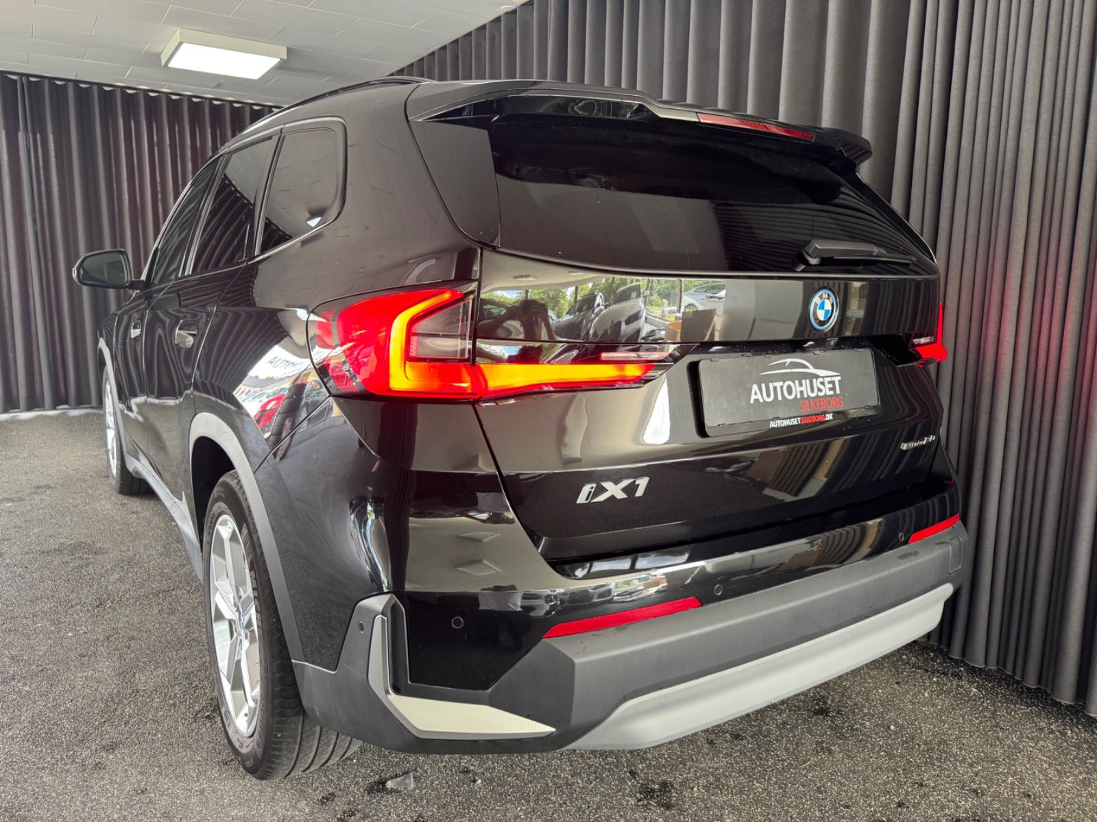 Sort BMW iX1 fra 2025