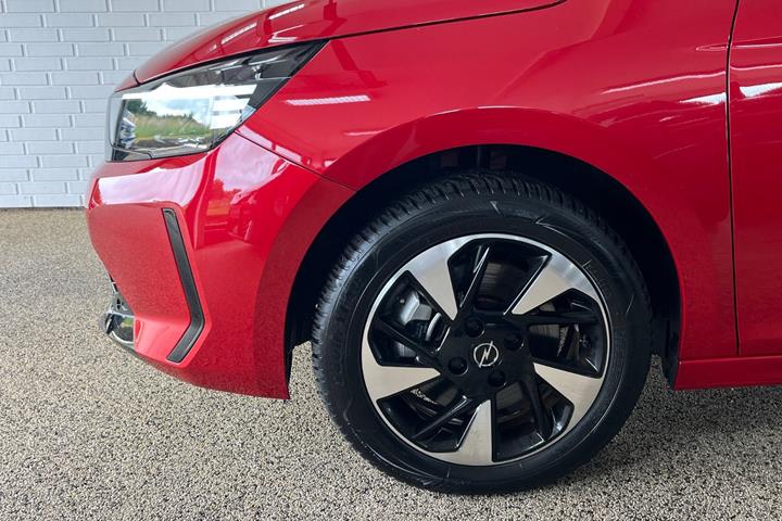 Rød Opel Corsa-e fra 2024