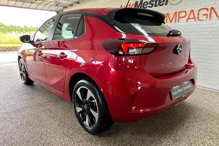 Rød Opel Corsa-e fra 2024