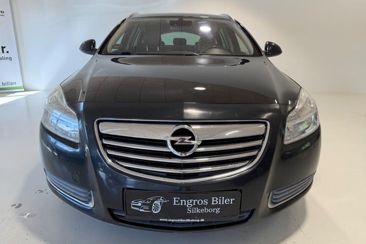 Grå Opel Insignia fra 2012