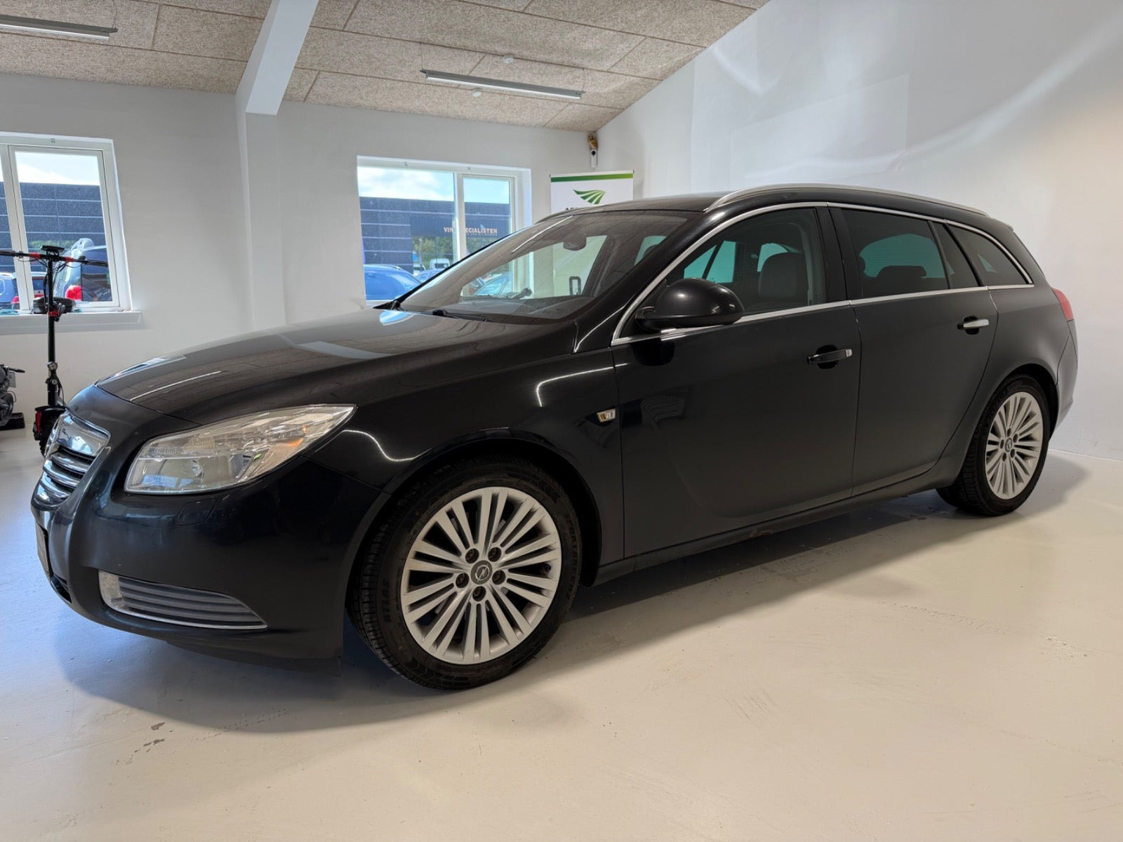 Grå Opel Insignia fra 2012