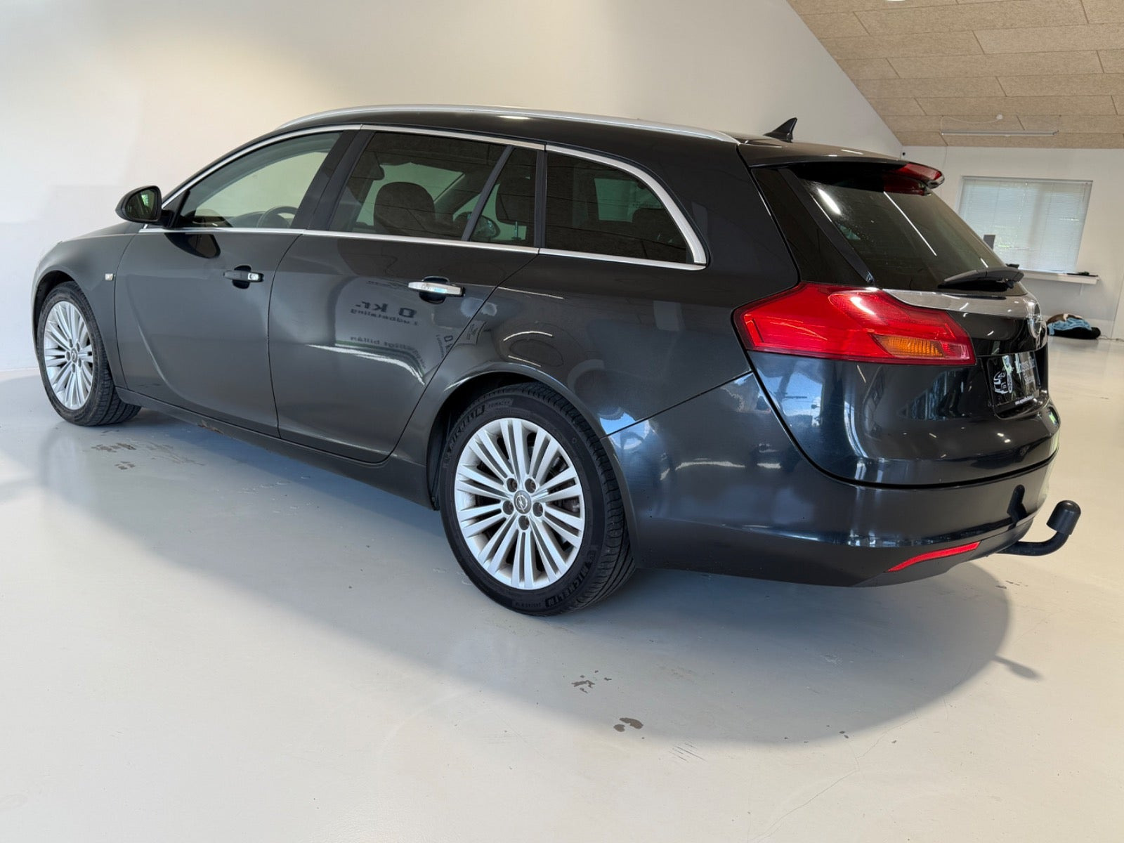 Grå Opel Insignia fra 2012