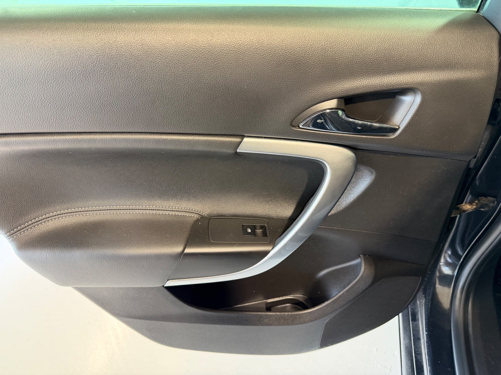 Grå Opel Insignia fra 2012