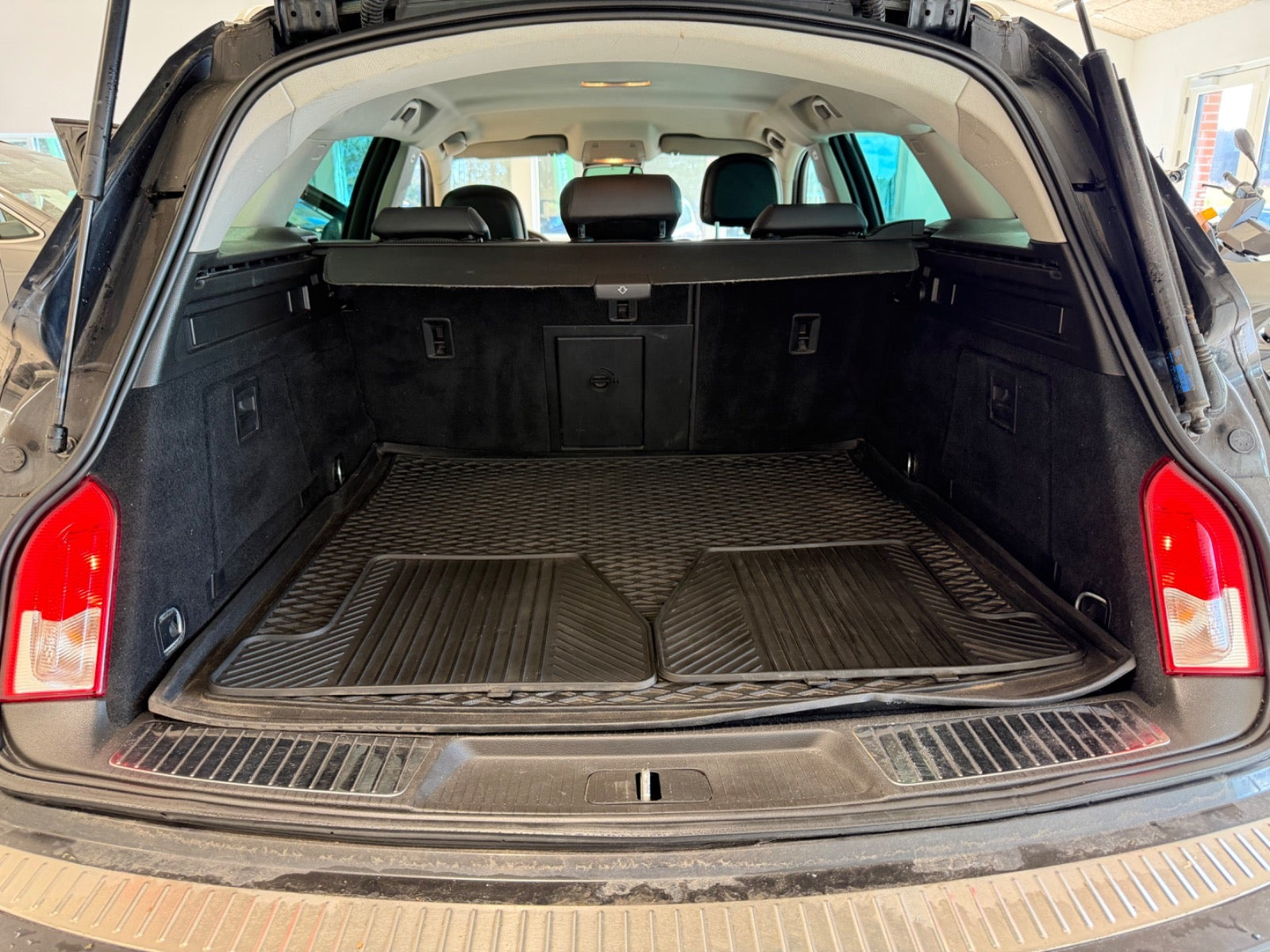 Grå Opel Insignia fra 2012