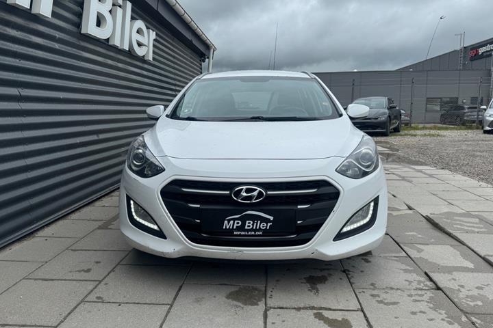 Hvid Hyundai i30 fra 2015