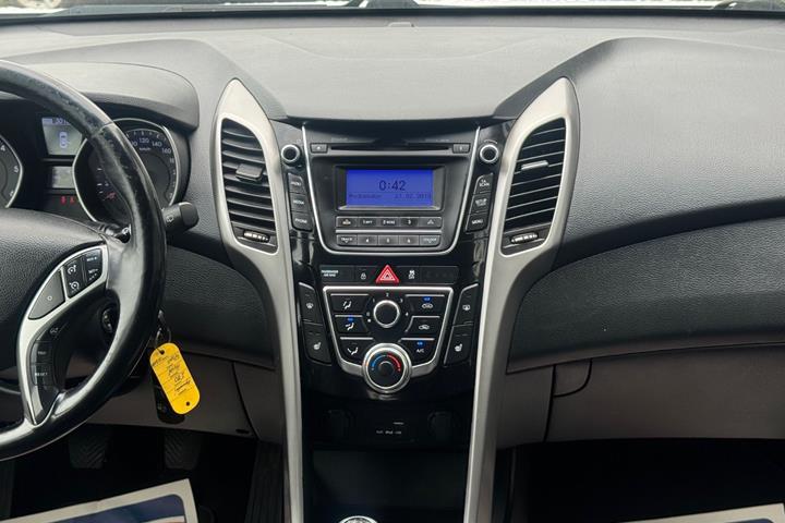 Hvid Hyundai i30 fra 2015