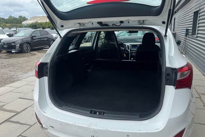 Hvid Hyundai i30 fra 2015