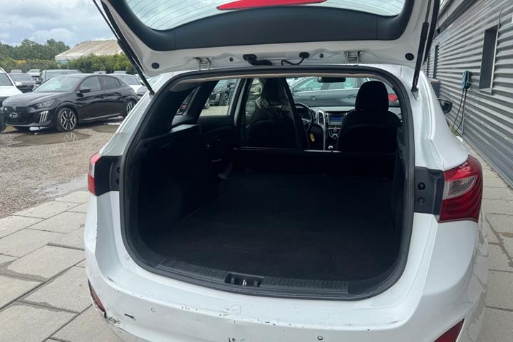 Hvid Hyundai i30 fra 2015