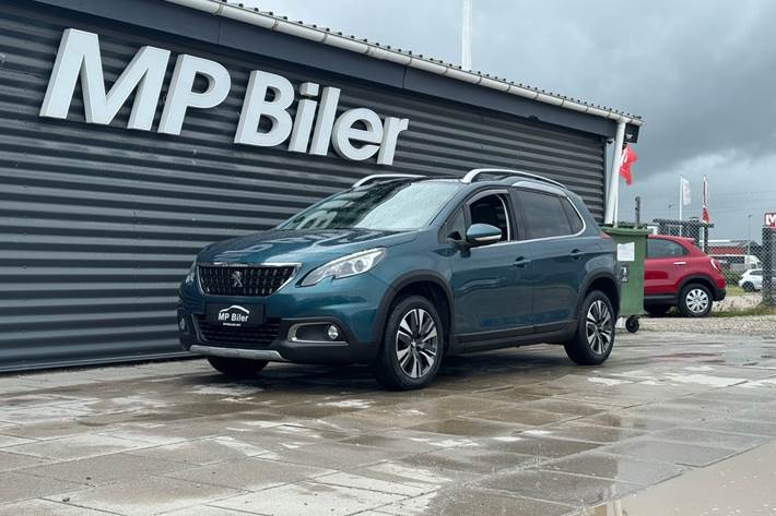 Turquoise Peugeot 2008 fra 2017