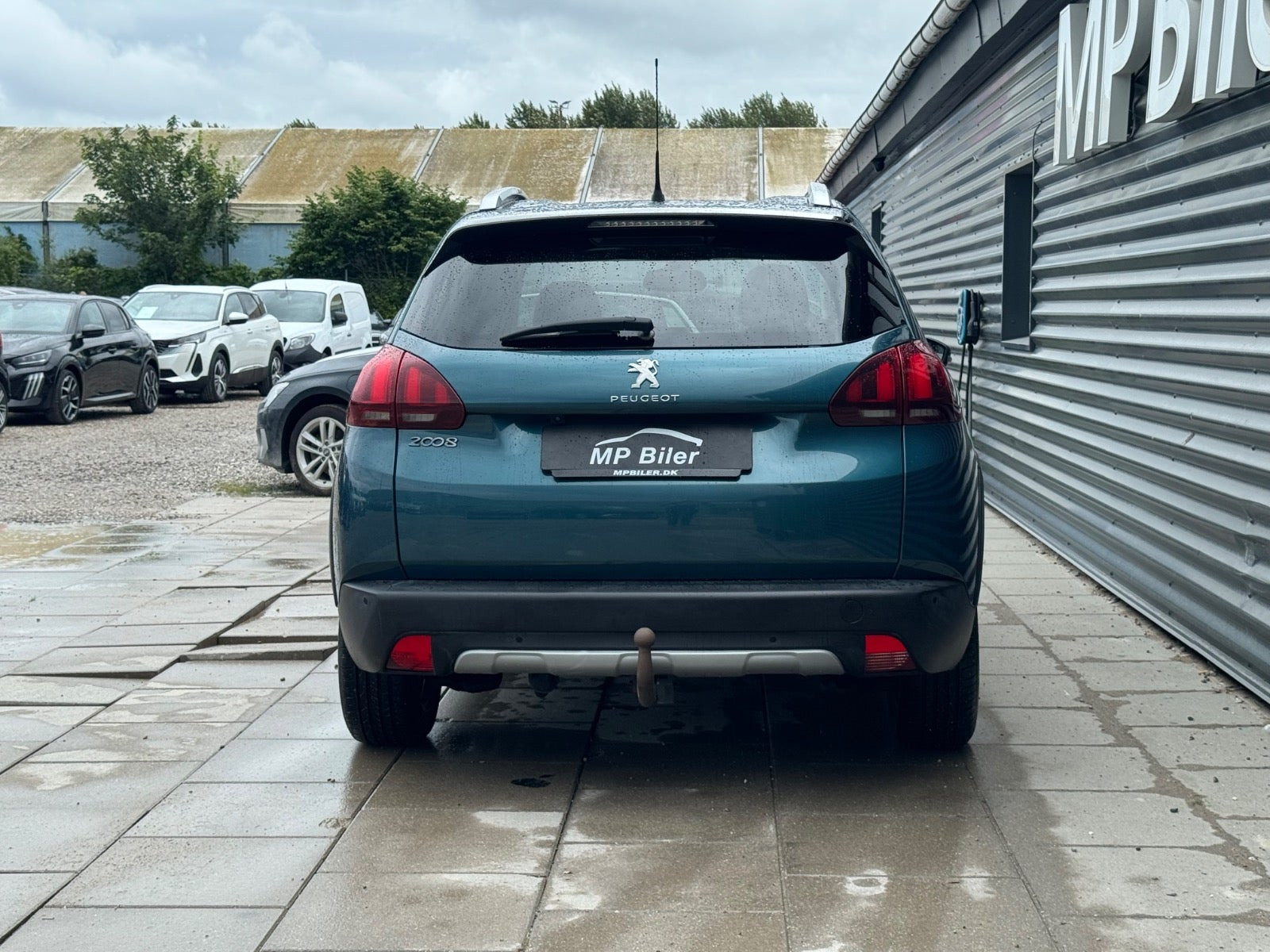 Turquoise Peugeot 2008 fra 2017