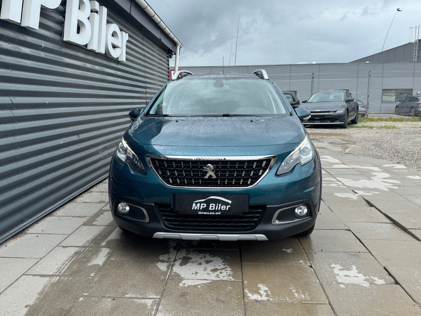 Turquoise Peugeot 2008 fra 2017