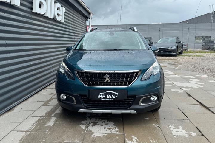 Turquoise Peugeot 2008 fra 2017