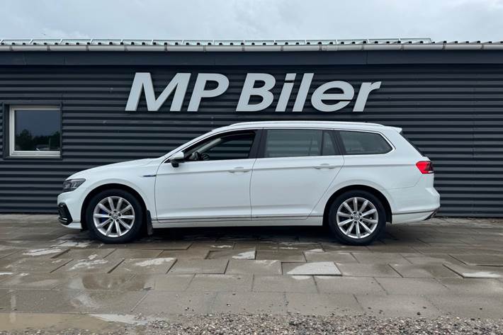 Hvid VW Passat fra 2020