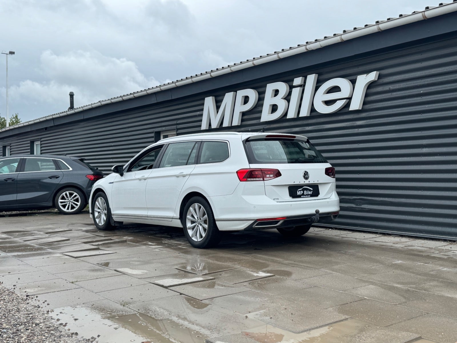 Hvid VW Passat fra 2020