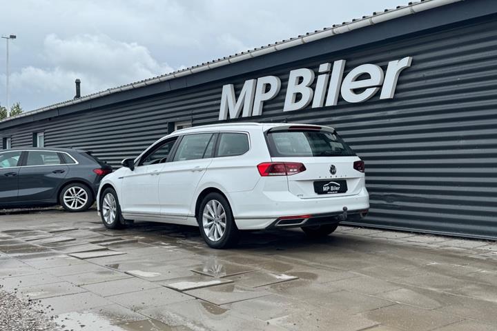 Hvid VW Passat fra 2020