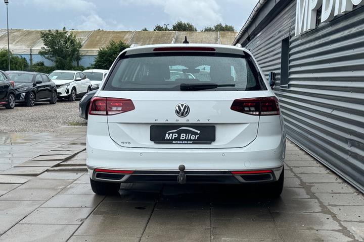 Hvid VW Passat fra 2020