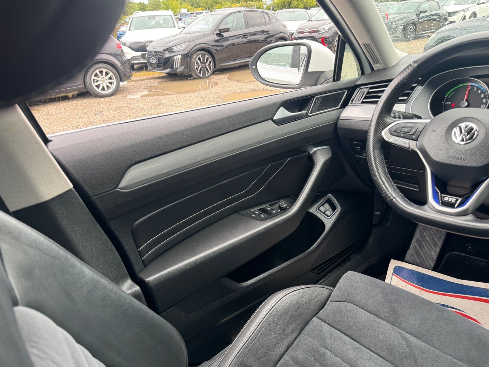 Hvid VW Passat fra 2020