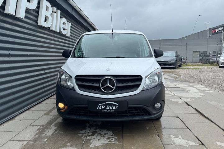 Hvid Mercedes Citan 109 fra 2020
