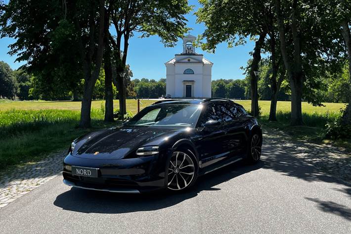Sort Porsche Taycan 4 fra 2021