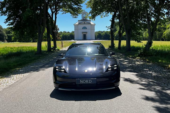 Sort Porsche Taycan 4 fra 2021