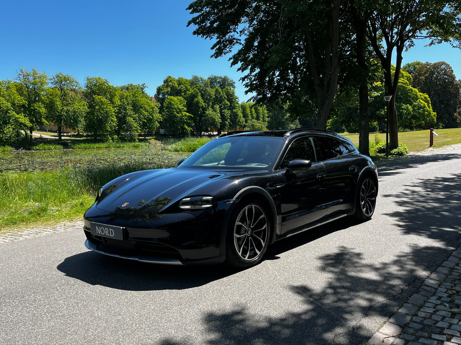 Sort Porsche Taycan 4 fra 2021