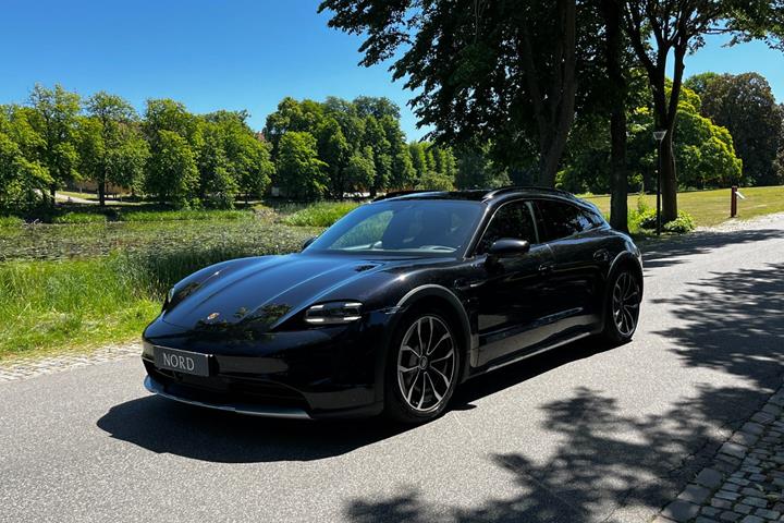 Sort Porsche Taycan 4 fra 2021