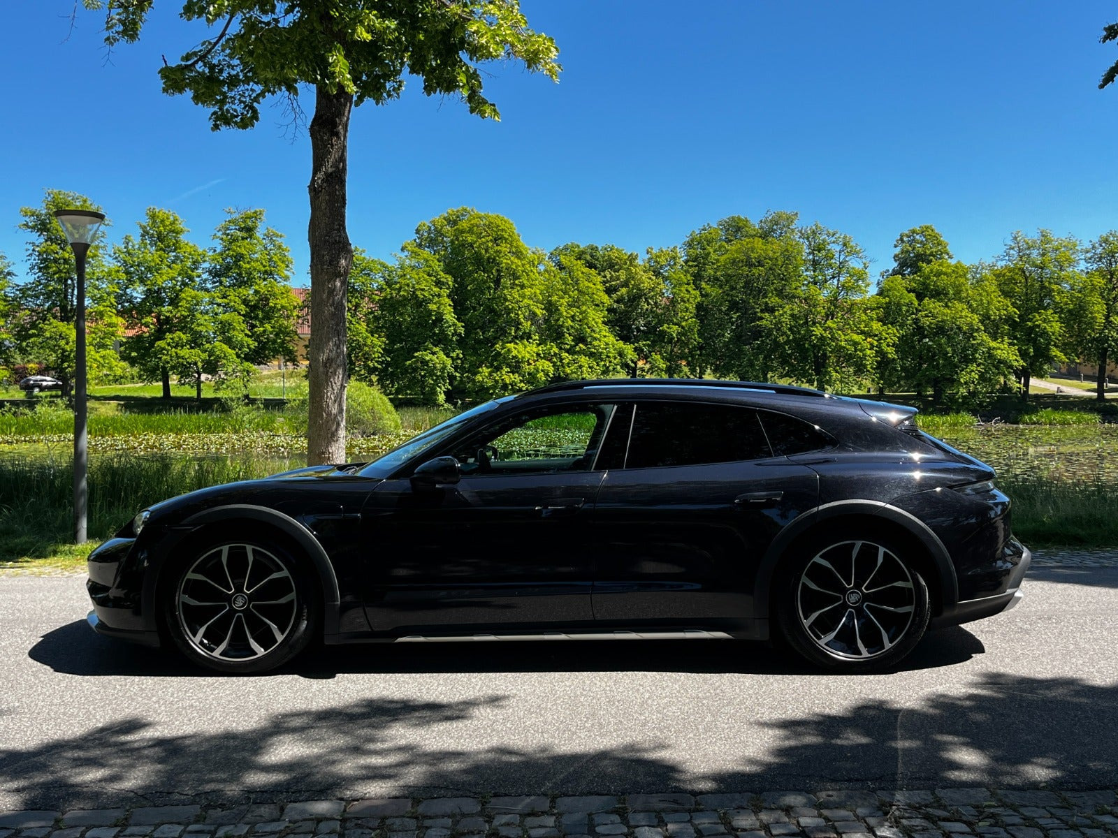 Sort Porsche Taycan 4 fra 2021