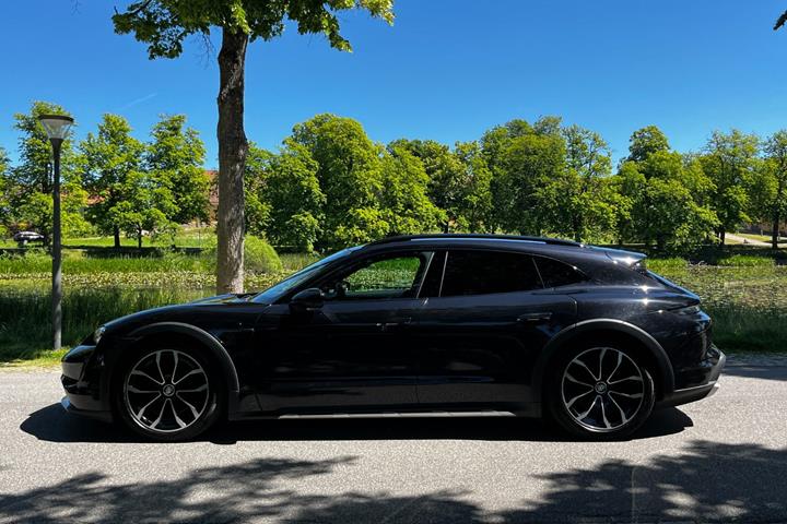 Sort Porsche Taycan 4 fra 2021