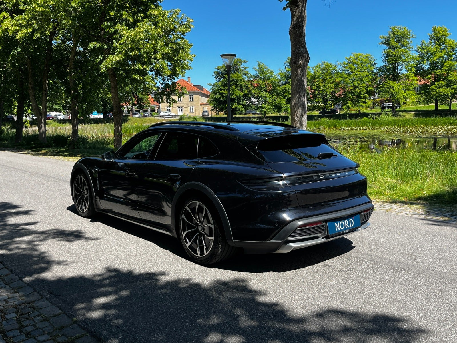 Sort Porsche Taycan 4 fra 2021
