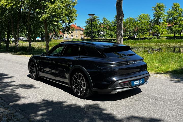 Sort Porsche Taycan 4 fra 2021