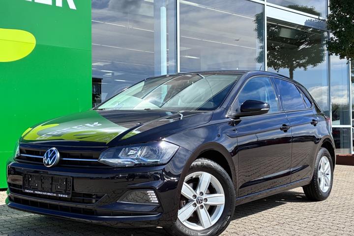 Sort VW Polo fra 2021 set udefra