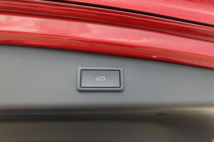 Rød Cupra Leon fra 2021