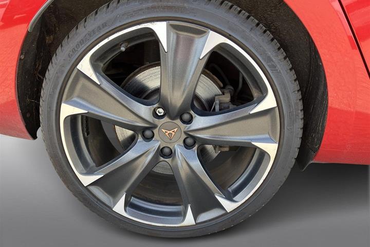 Rød Cupra Leon fra 2021