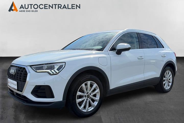 Hvid Audi Q3 fra 2023 set udefra