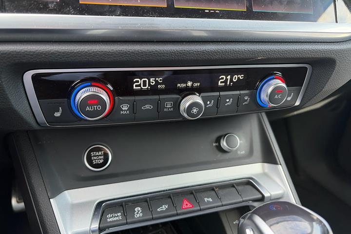 Hvid Audi Q3 fra 2023
