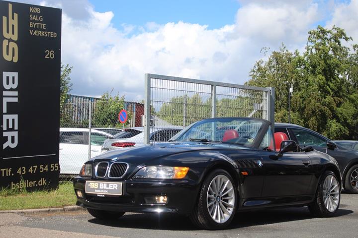 Sort BMW Z3 fra 1996 set udefra